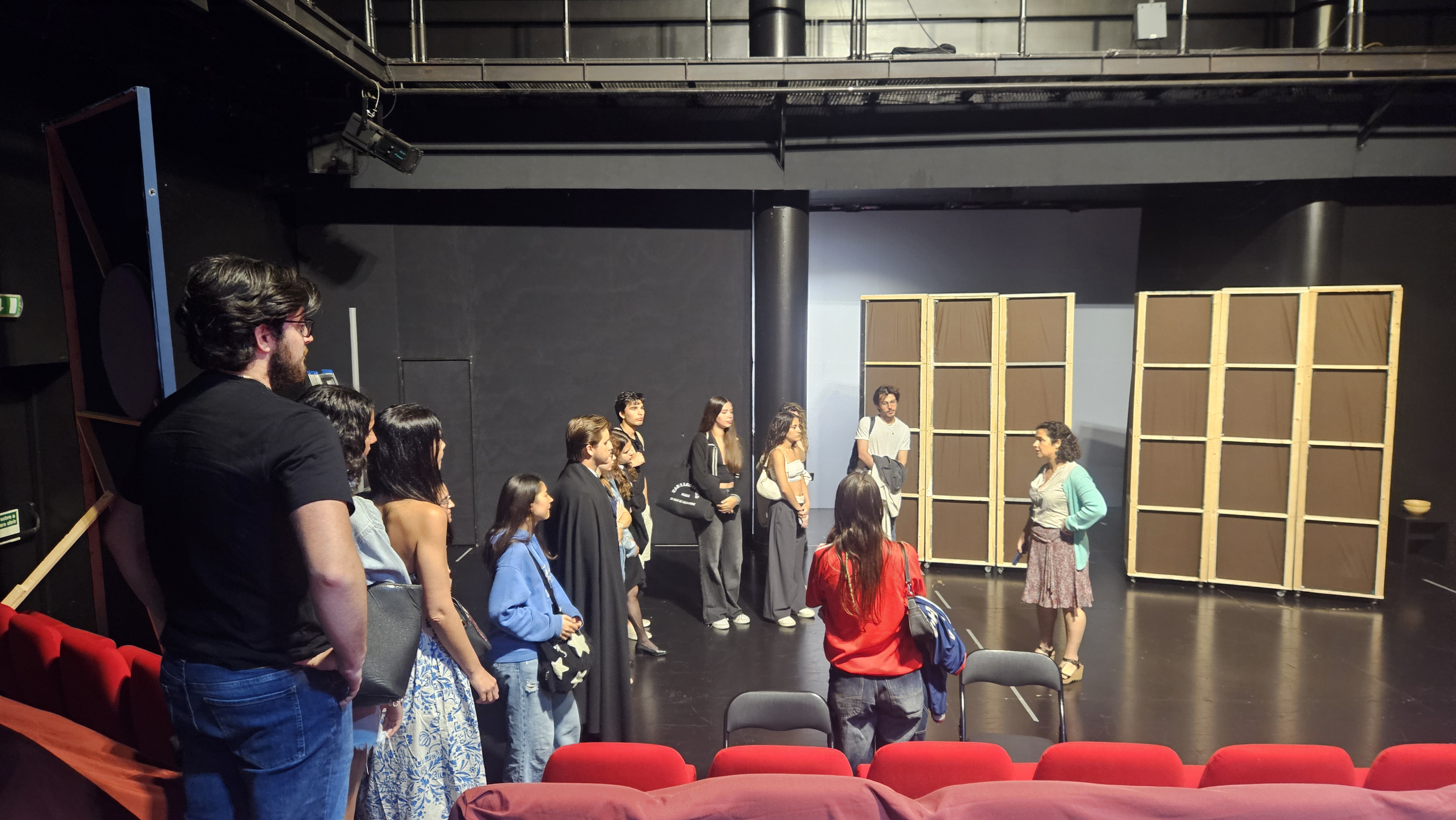 Estudantes do Curso de Formação de Atores visitam o Teatro Aberto