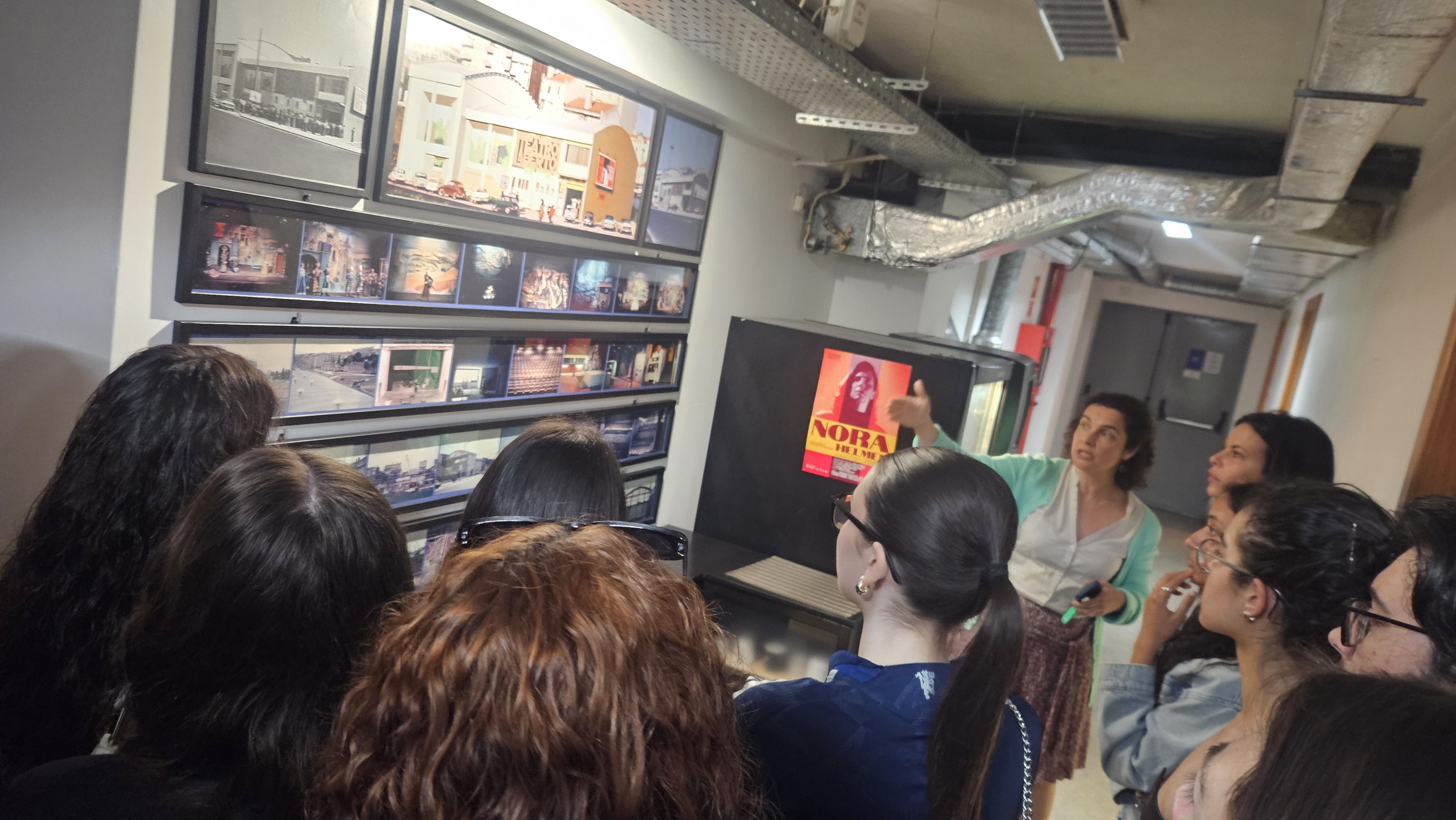 Estudantes do Curso de Formação de Atores visitam o Teatro Aberto
