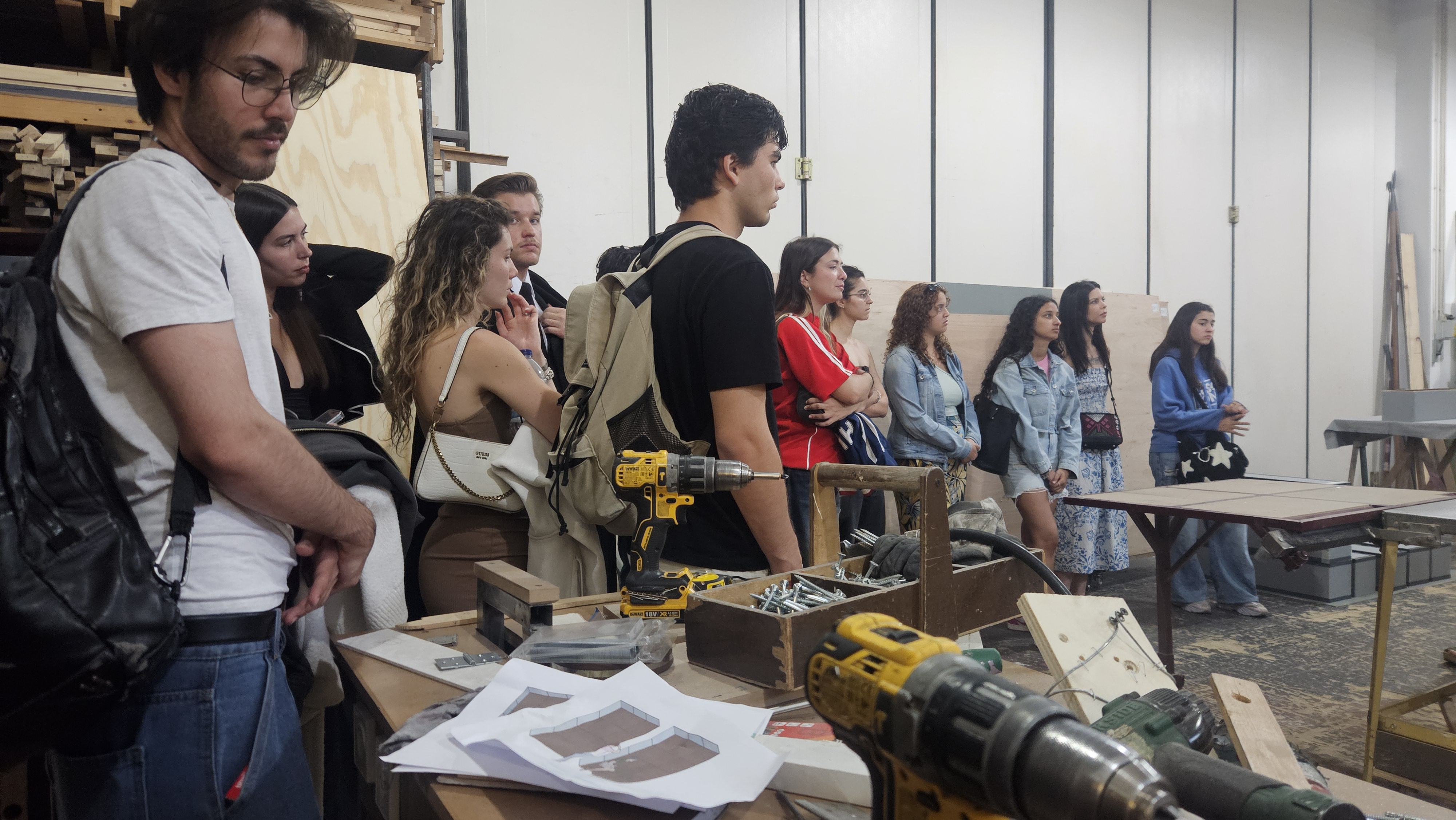 Estudantes do Curso de Formação de Atores visitam o Teatro Aberto